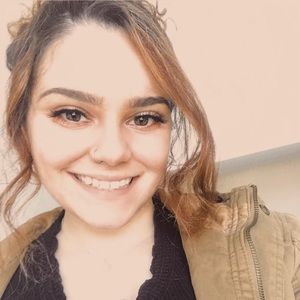 Meet your Posher, Alexis